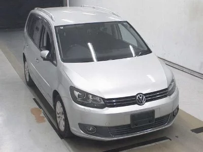 VOLKSWAGEN GOLF TOURAN