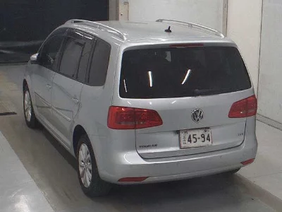 VOLKSWAGEN GOLF TOURAN