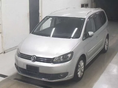VOLKSWAGEN GOLF TOURAN