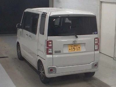 TOYOTA PIXIS MEGA