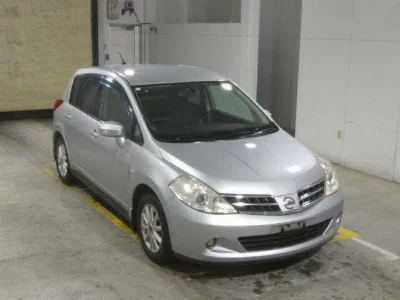 NISSAN TIIDA