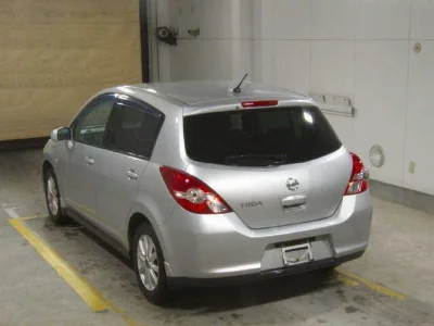 NISSAN TIIDA