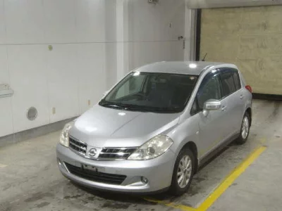 NISSAN TIIDA