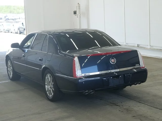 Cadillac DTS  с аукциона в Японии