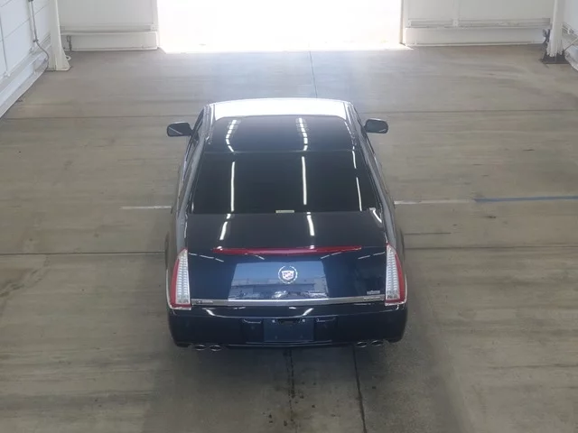 Cadillac DTS  с аукциона в Японии