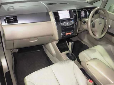 NISSAN TIIDA