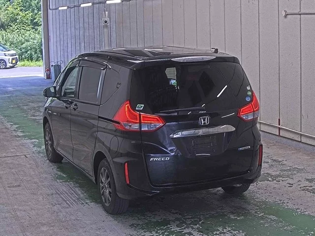 Honda Freed  с аукциона в Японии