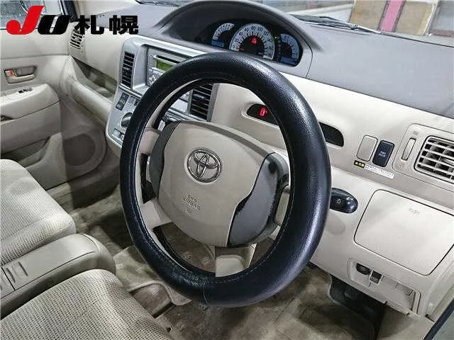 Toyota Raum  с аукциона в Японии
