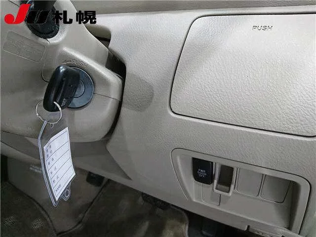 Toyota Raum  с аукциона в Японии