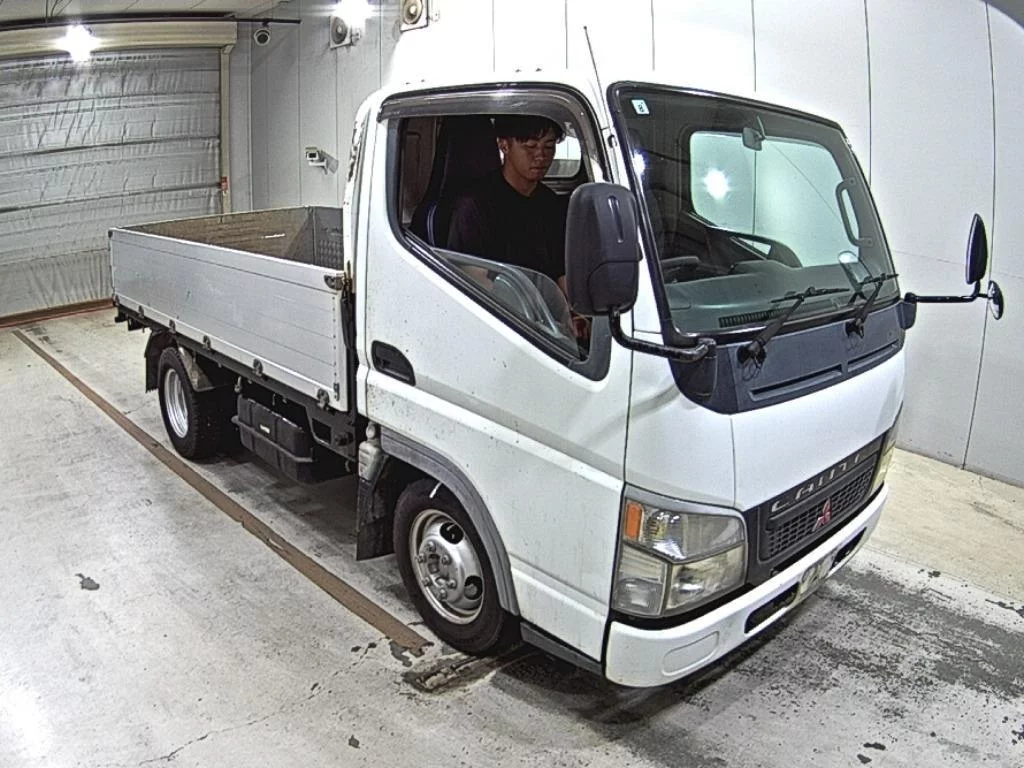 Mitsubishi Fuso Canter  с аукциона в Японии