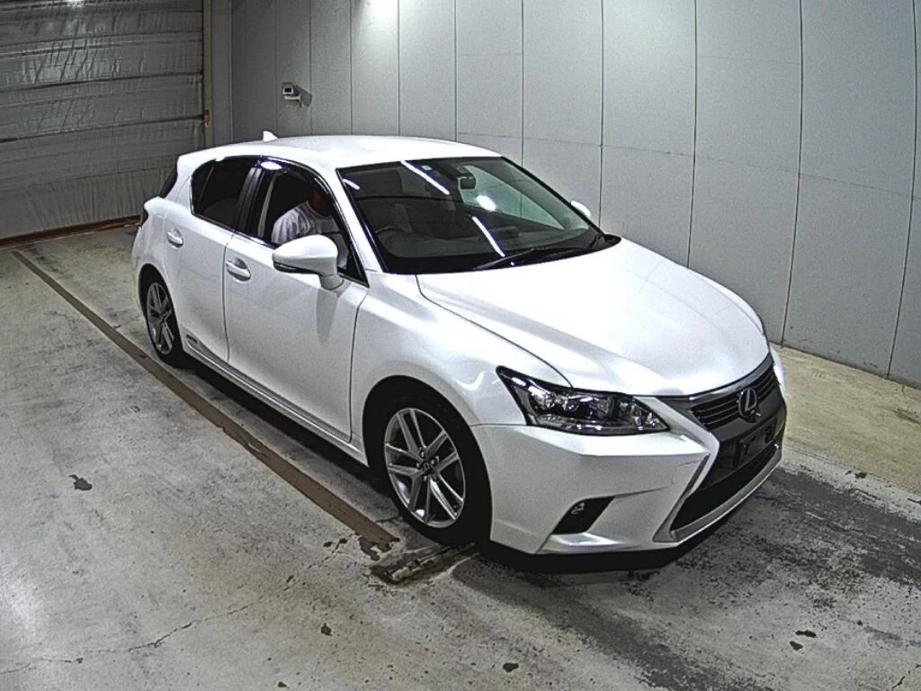 Lexus CT200h  с аукциона в Японии
