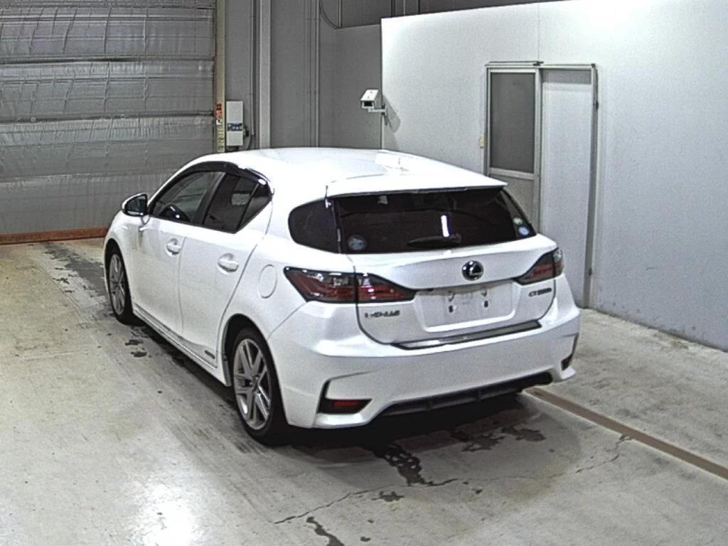 Lexus CT200h  с аукциона в Японии