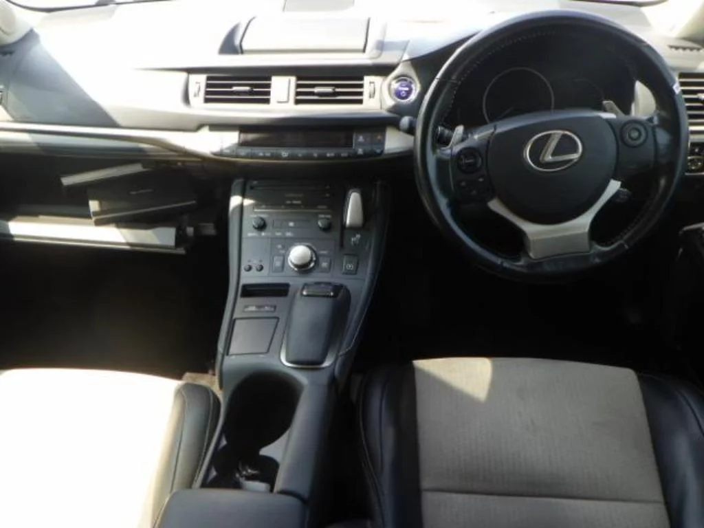 Lexus CT200h  с аукциона в Японии
