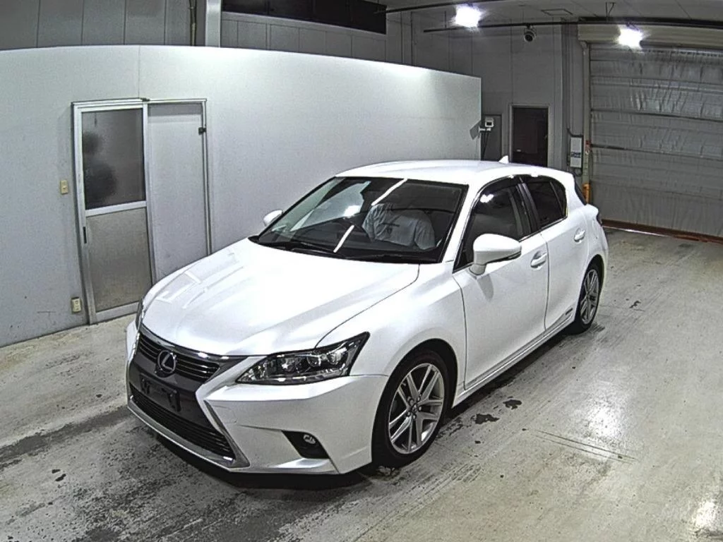 Lexus CT200h  с аукциона в Японии