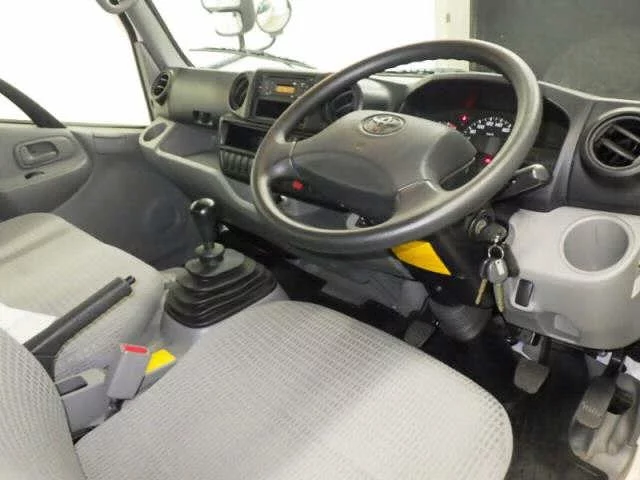 Toyota ToyoAce  с аукциона в Японии