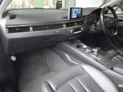 AUDI A4 AVANTE