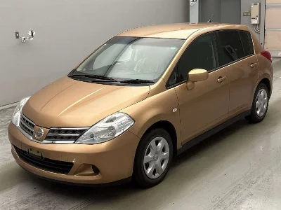 NISSAN TIIDA