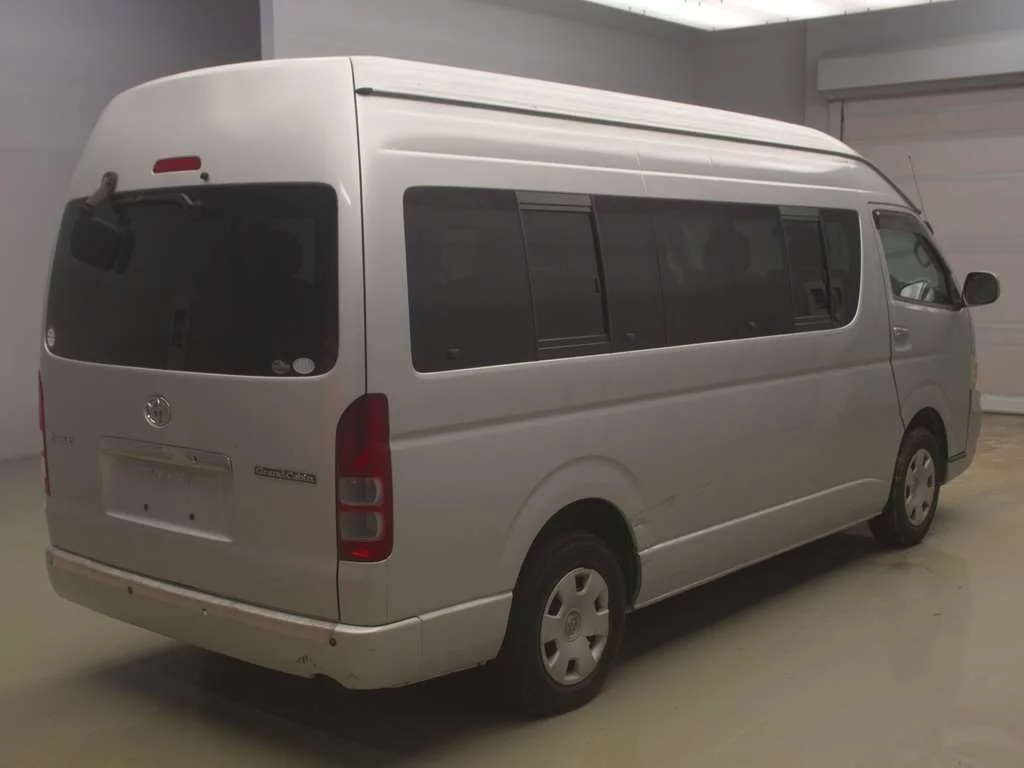 Toyota HiAce  с аукциона в Японии