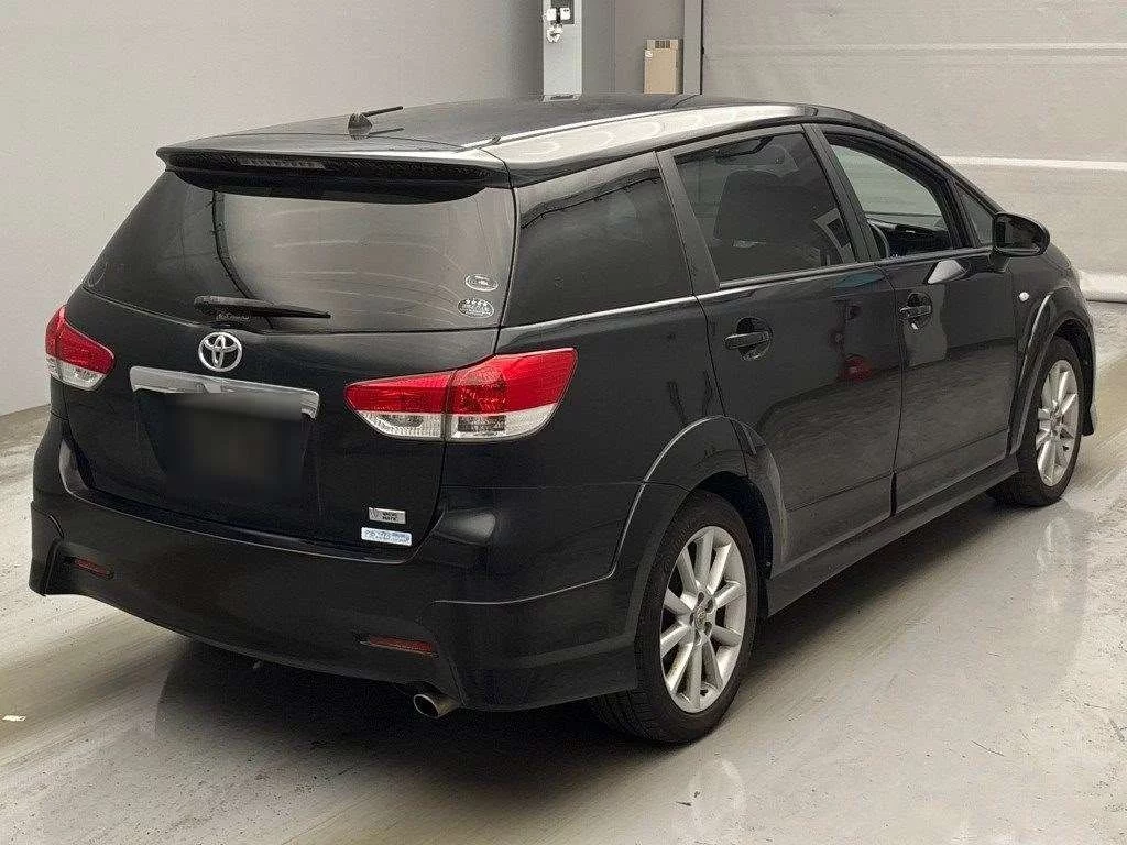 Toyota Wish  с аукциона в Японии