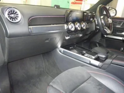 MERCEDES BENZ GLB