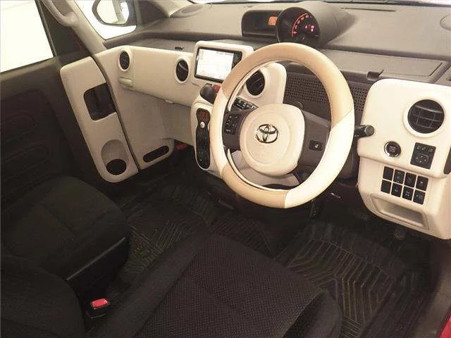 Toyota Porte  с аукциона в Японии