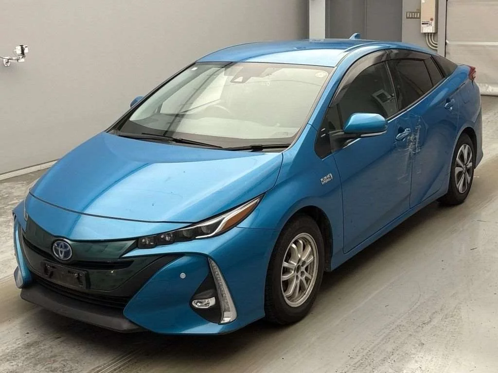 Toyota Prius PHV  с аукциона в Японии