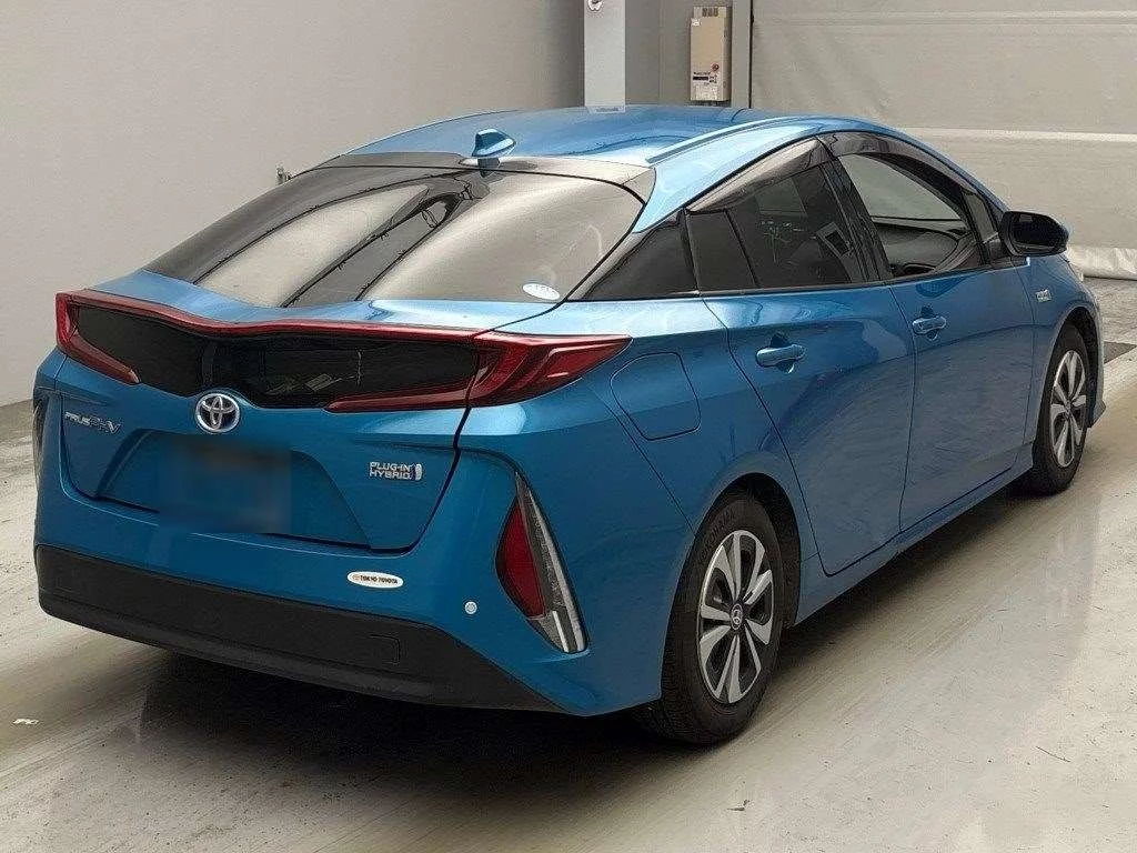 Toyota Prius PHV  с аукциона в Японии