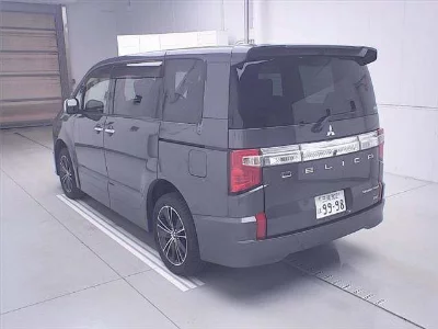 MITSUBISHI DELICA D:5