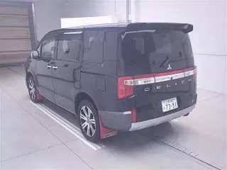 Цена авто Mitsubishi  с аукционов Японии, номер кузова CV1W, пробег 61 000, оценка 8