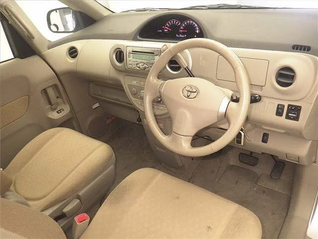 Toyota Porte  с аукциона в Японии