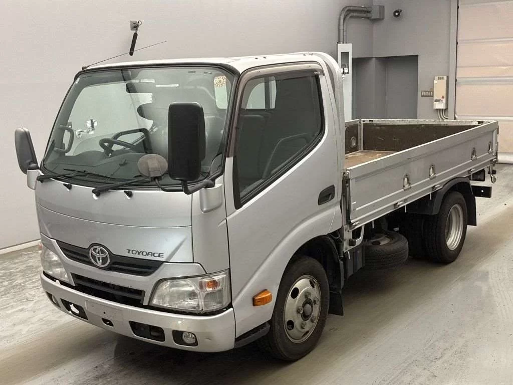 Toyota ToyoAce  с аукциона в Японии