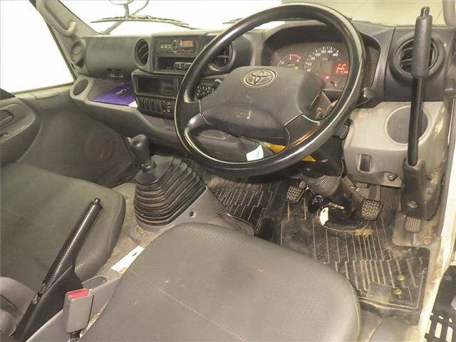 Toyota ToyoAce  с аукциона в Японии