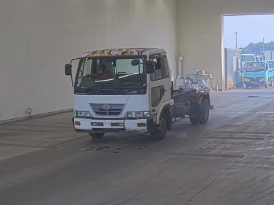 NISSAN UD