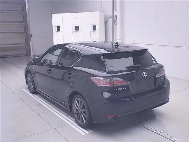 Lexus CT200h  с аукциона в Японии