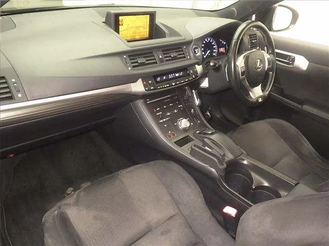 Lexus CT200h  с аукциона в Японии