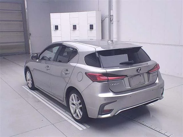 Lexus CT200h  с аукциона в Японии