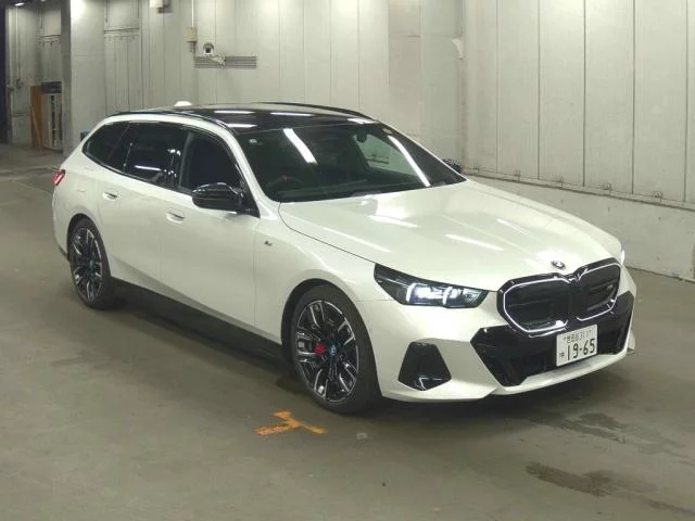 BMW i5  с аукциона в Японии