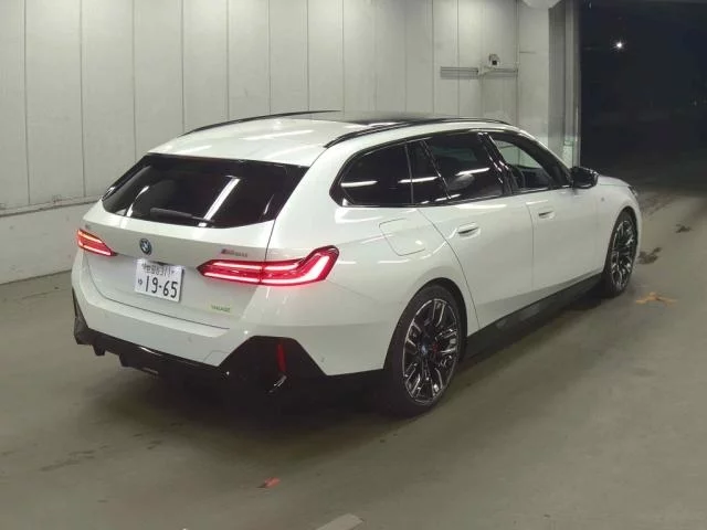 BMW i5  с аукциона в Японии