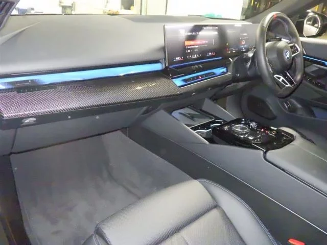 BMW i5  с аукциона в Японии