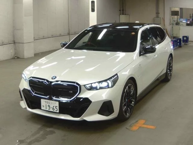 BMW i5  с аукциона в Японии