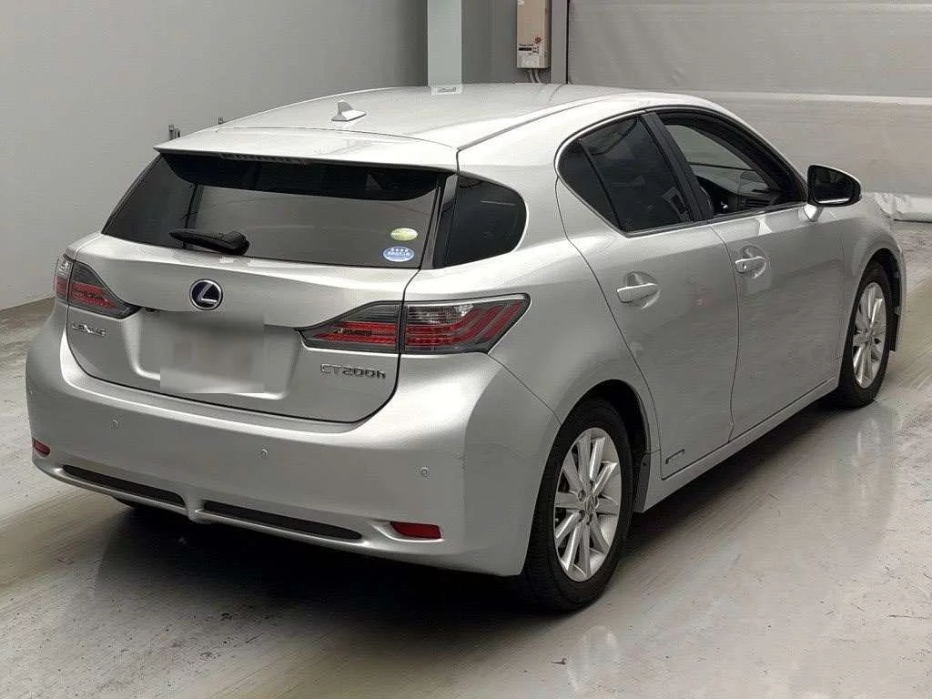 Lexus CT200h  с аукциона в Японии