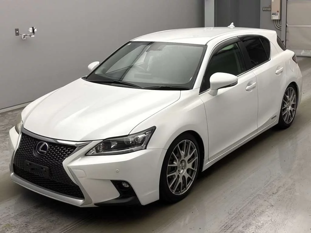 Lexus CT200h  с аукциона в Японии