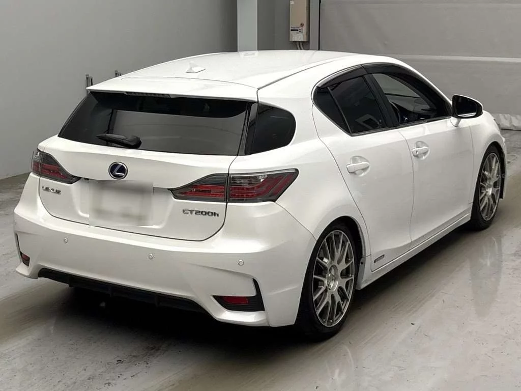 Lexus CT200h  с аукциона в Японии