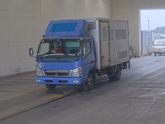 Mitsubishi Fuso Canter  с аукциона в Японии