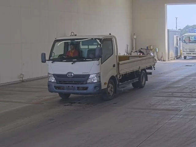 Toyota Dyna  с аукциона в Японии