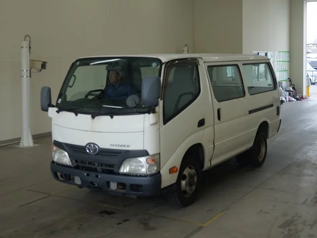Toyota ToyoAce  с аукциона в Японии