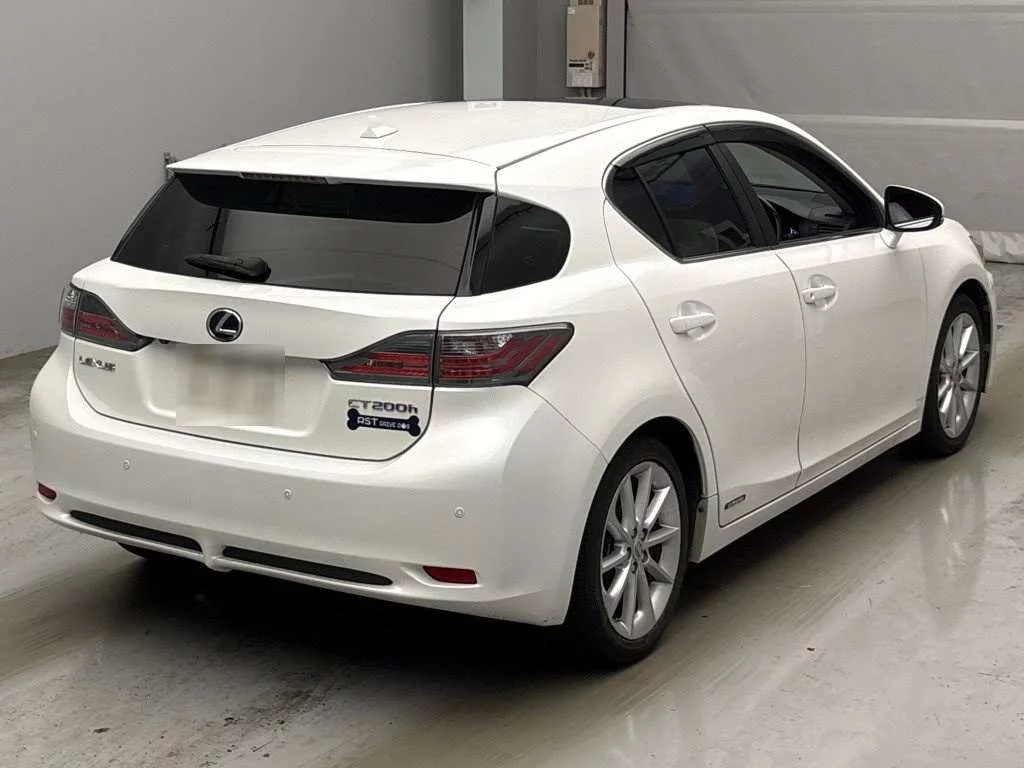 Lexus CT200h  с аукциона в Японии