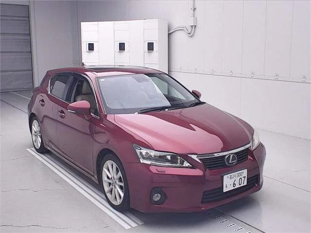 Lexus CT200h  с аукциона в Японии