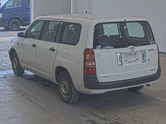 Toyota Succeed  с аукциона в Японии