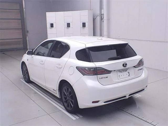 Lexus CT200h  с аукциона в Японии